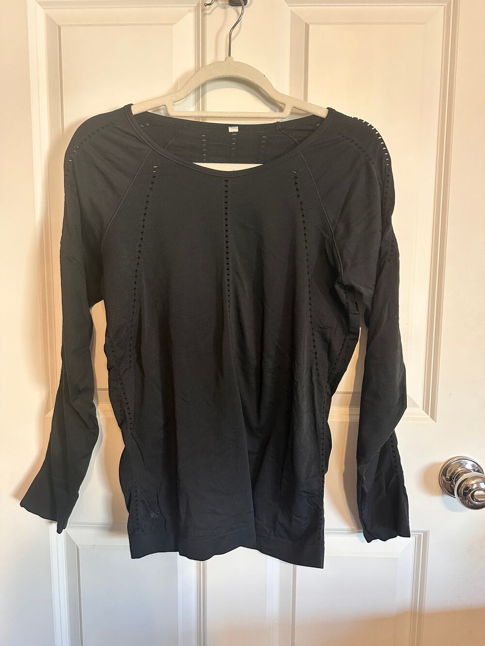 Athleta Long Sleeve Foothill Black Tee with Perforated Details Large